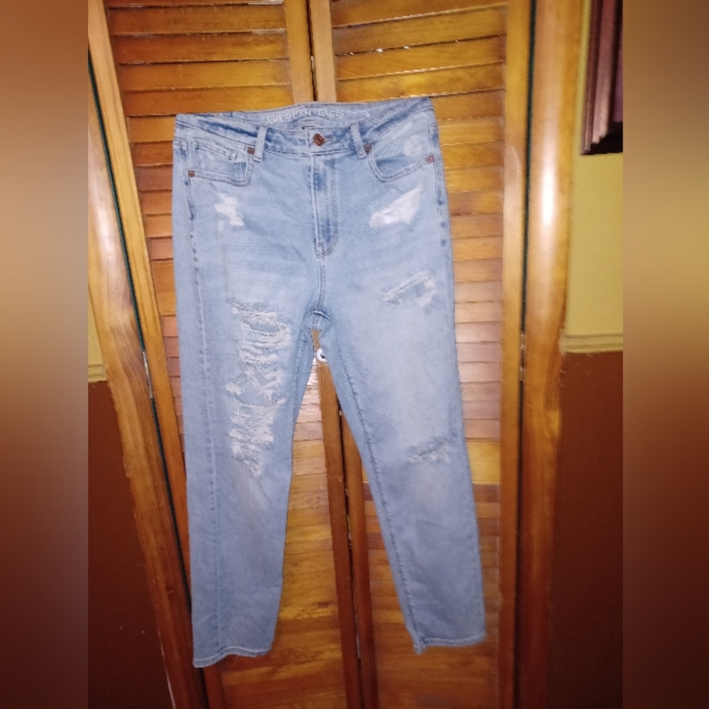 American Eagle Outfitters Light Blue Distressed Stretch Mom Jeans Size 4